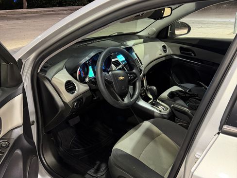 Used 2015 Chevrolet Cruze LS image 6