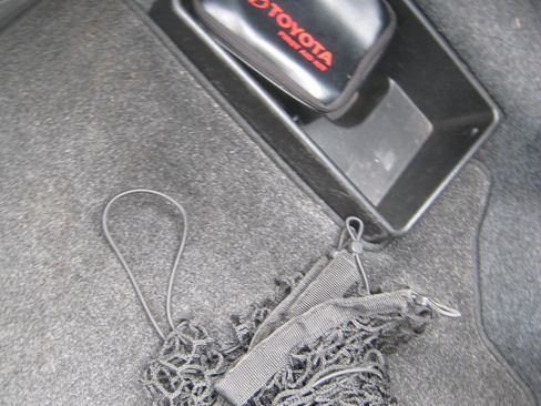 Used 2011 Toyota Camry SE w/ SE/XLE Extra-Value Pkg image 25