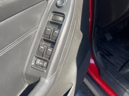 Used 2010 HUMMER H3 image 10