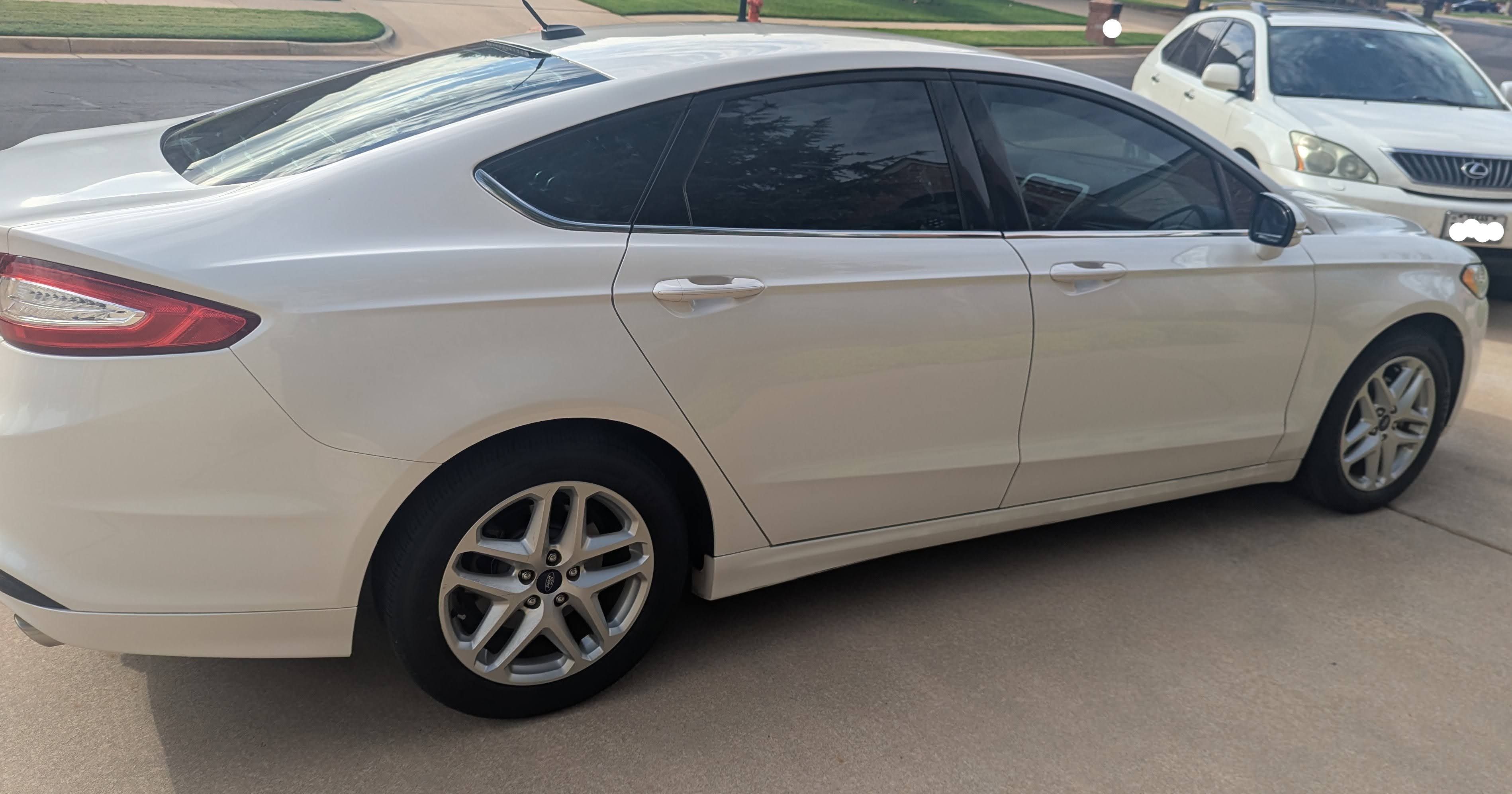 Used 2016 Ford Fusion SE FWD image 5