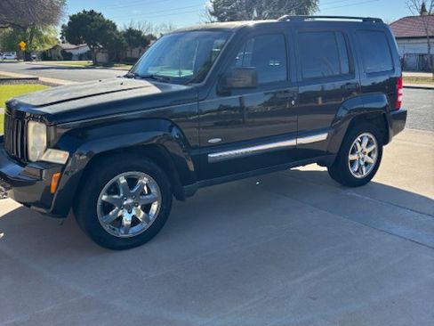 Used 2012 Jeep Liberty Sport image 4