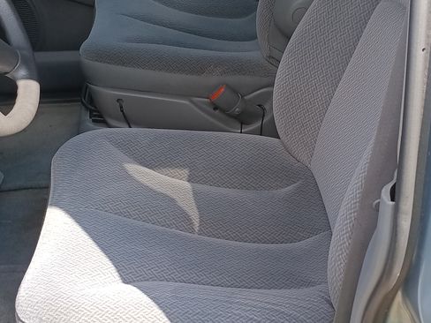 Used 2005 Chrysler Town & Country w/ Popular Equipment Group I image 12