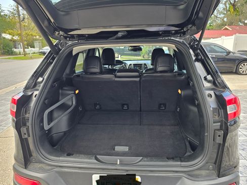 Used 2018 Jeep Cherokee Limited w/ High Altitude Package image 9