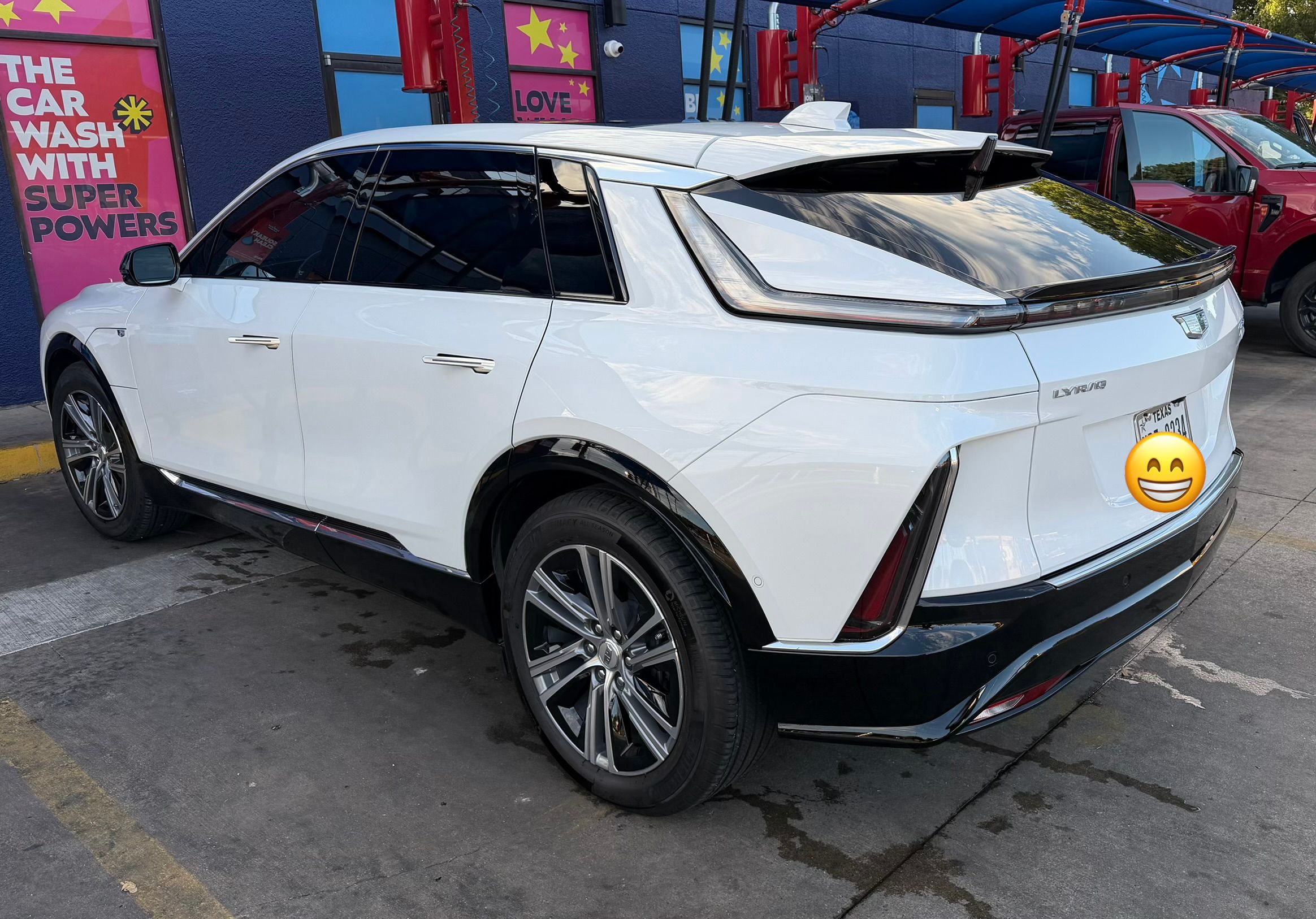 Used 2024 Cadillac Lyriq Luxury RWD image 2