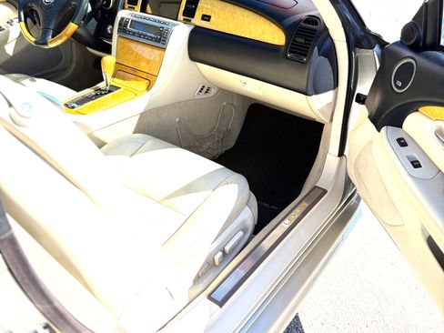 Used 2002 Lexus SC 430 Convertible image 4