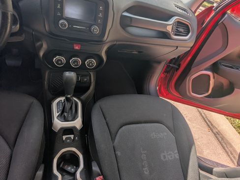 Used 2016 Jeep Renegade Latitude image 11