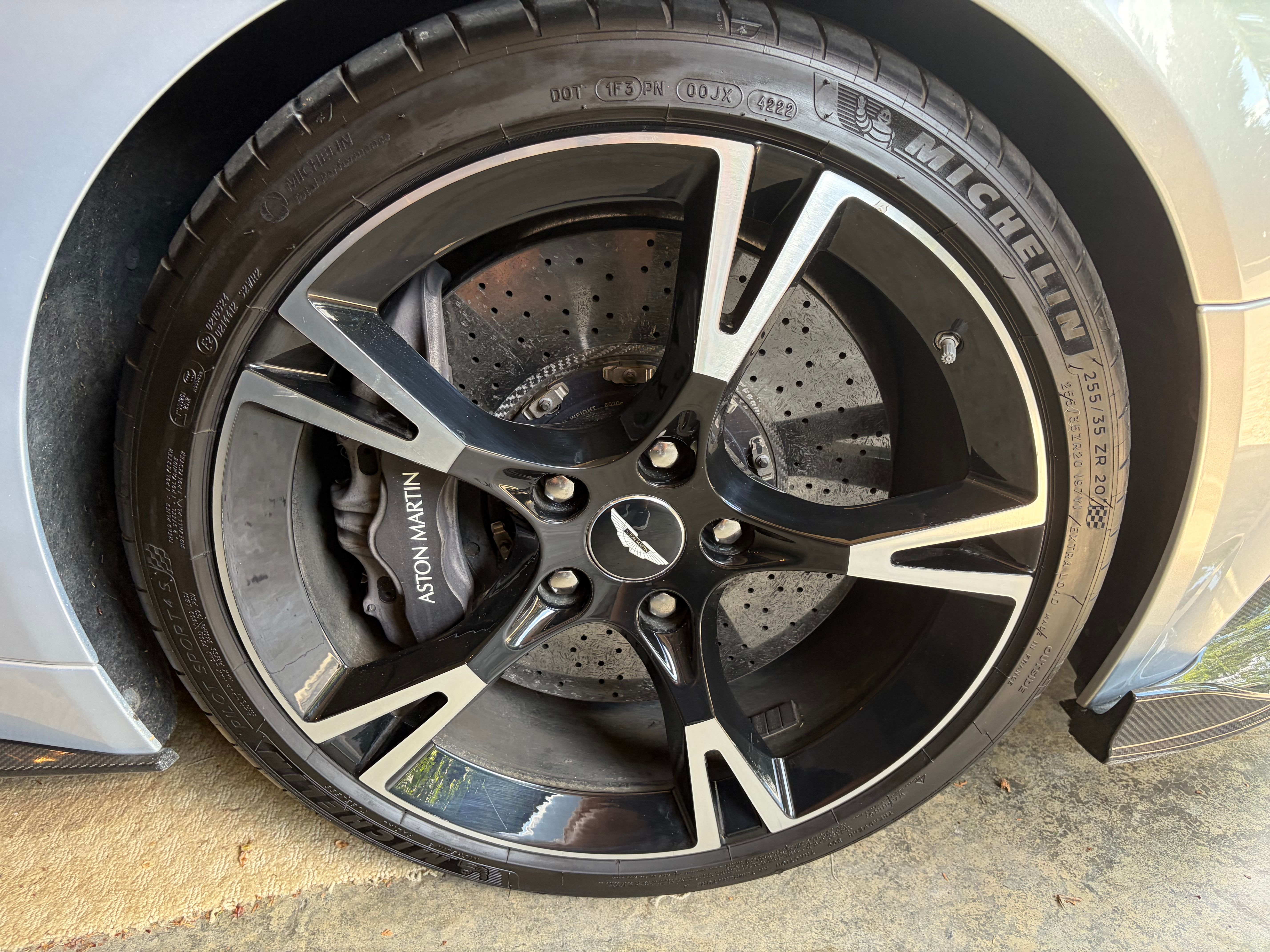 Used 2018 Aston Martin Vanquish S RWD image 18