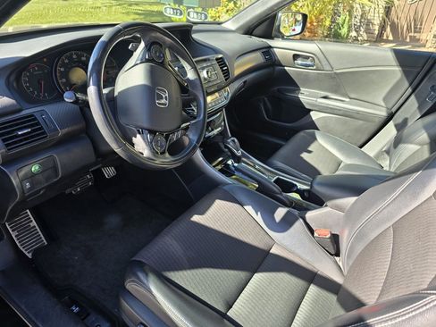 Used 2017 Honda Accord Sport image 5