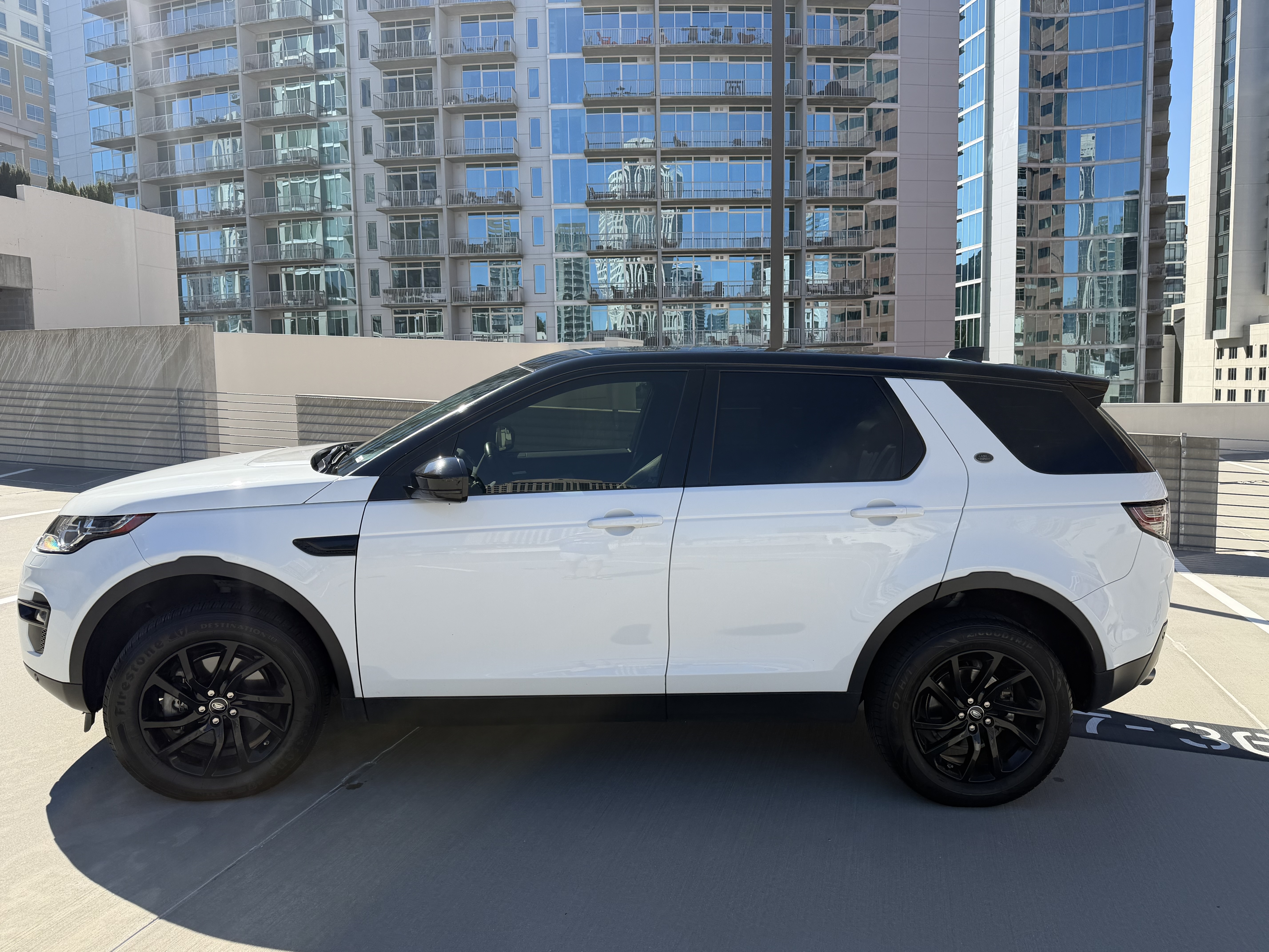 Used 2018 Land Rover Discovery Sport HSE AWD/4WD image 1