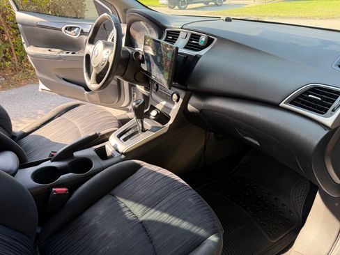 Used 2017 Nissan Sentra SV image 6