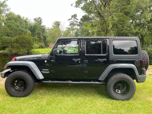 Used 2014 Jeep Wrangler Unlimited Sport w/ Quick Order Package 23S AWD/4WD image 8