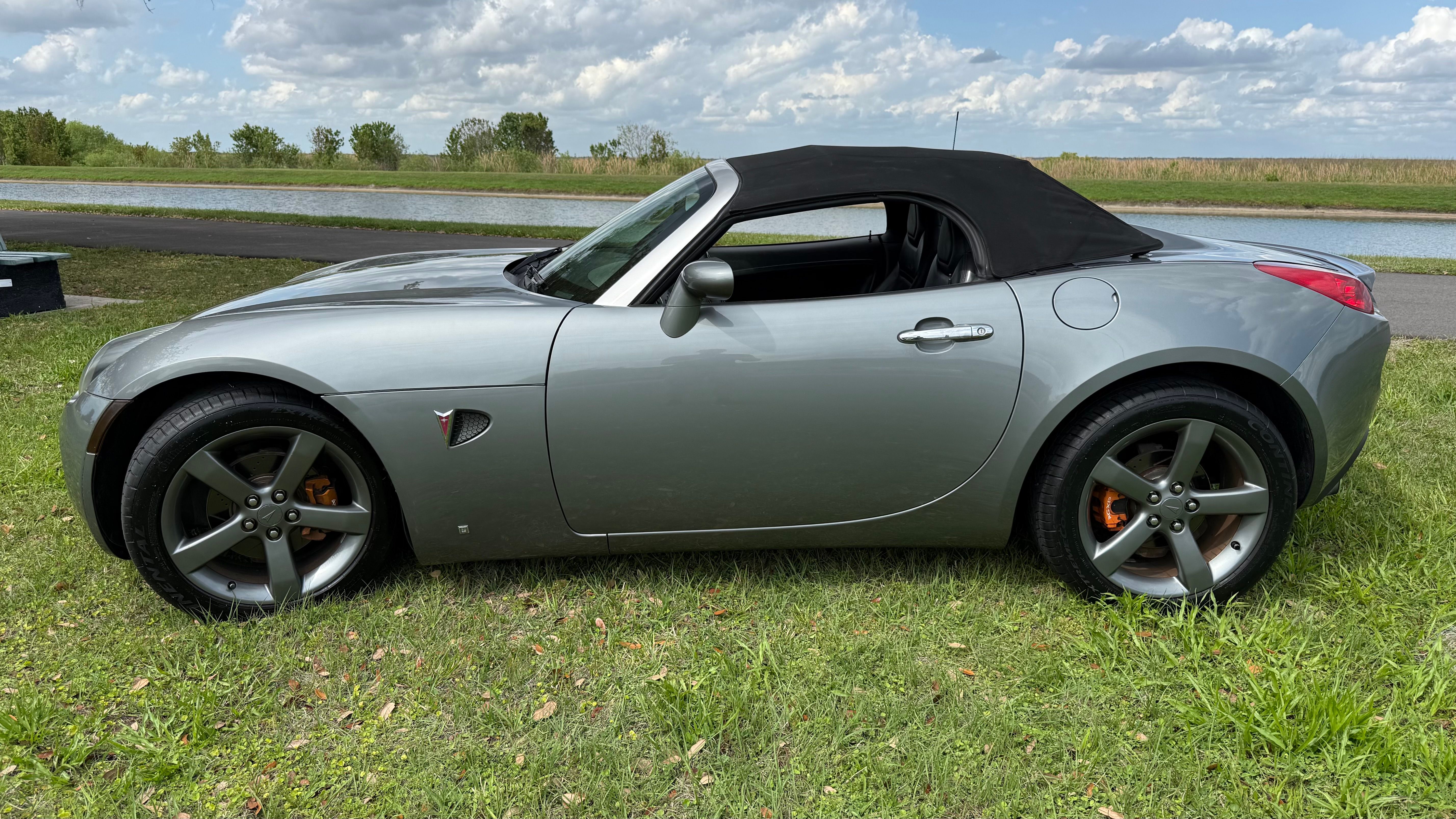 Used 2007 Pontiac Solstice GXP w/ Premium Package RWD image 11