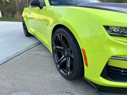 Used 2021 Chevrolet Camaro SS image 9