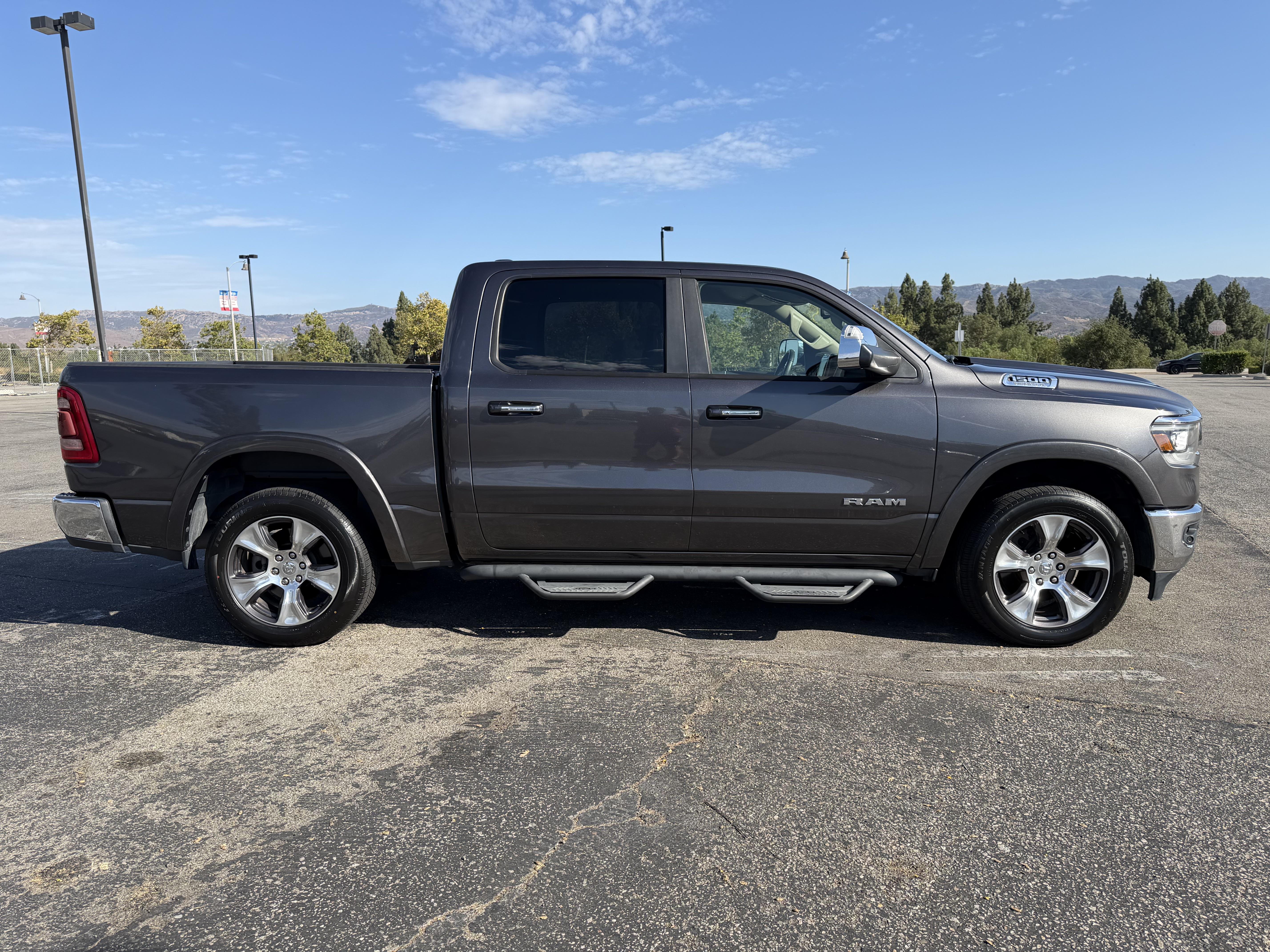 Used 2019 RAM 1500 Laramie AWD/4WD image 2