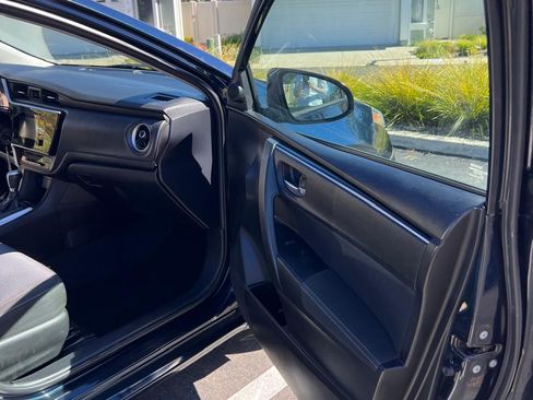 Used 2018 Toyota Corolla LE image 15