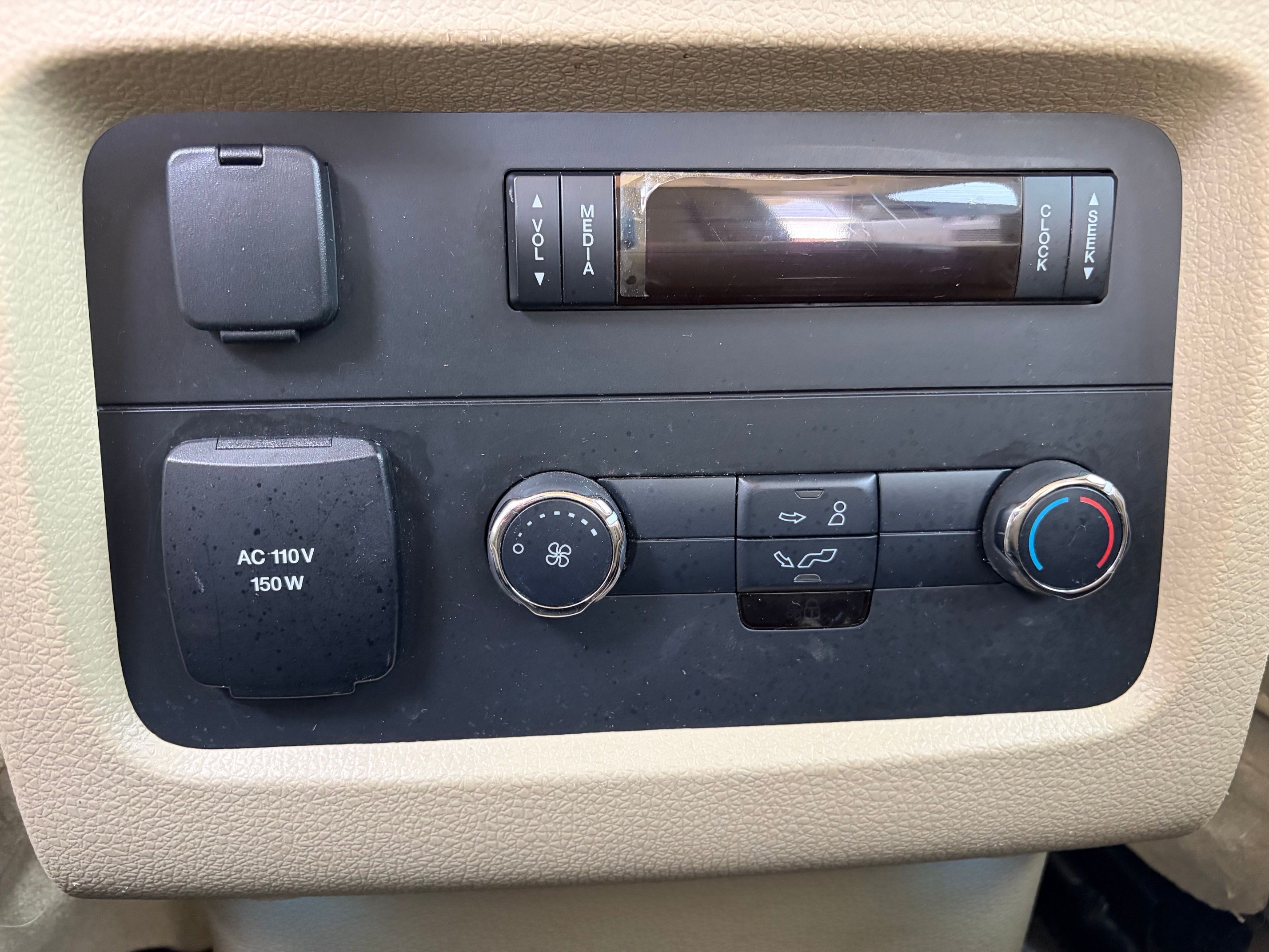 Used 2017 Ford Expedition XLT w/ Equipment Group 202A RWD image 28