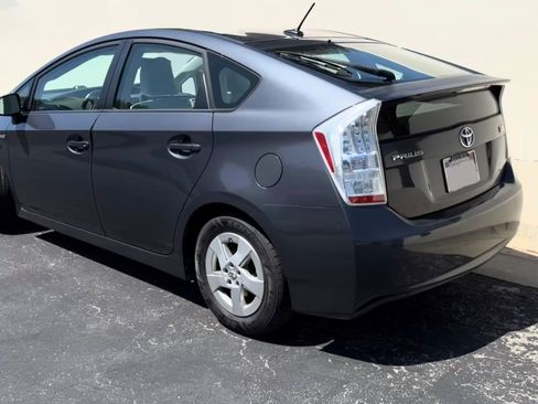 Used 2010 Toyota Prius FWD image 2