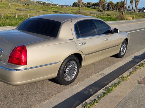 Used 2007 Lincoln Town Car Signature Limited image 8