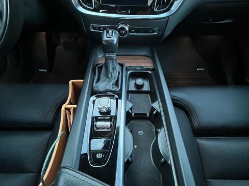 Used 2020 Volvo V60 T5 Cross Country w/ Protection Package image 11