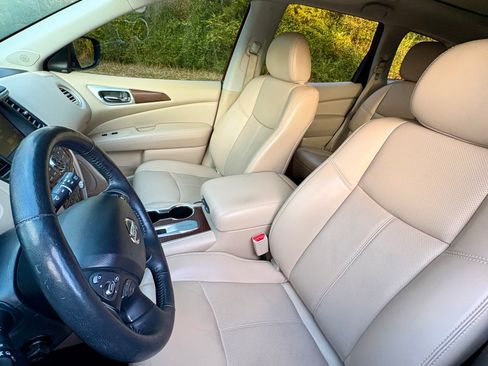 Used 2019 Nissan Pathfinder Platinum image 6