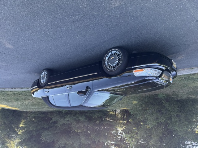 Used 2006 Lincoln Town Car Signature L RWD image 2