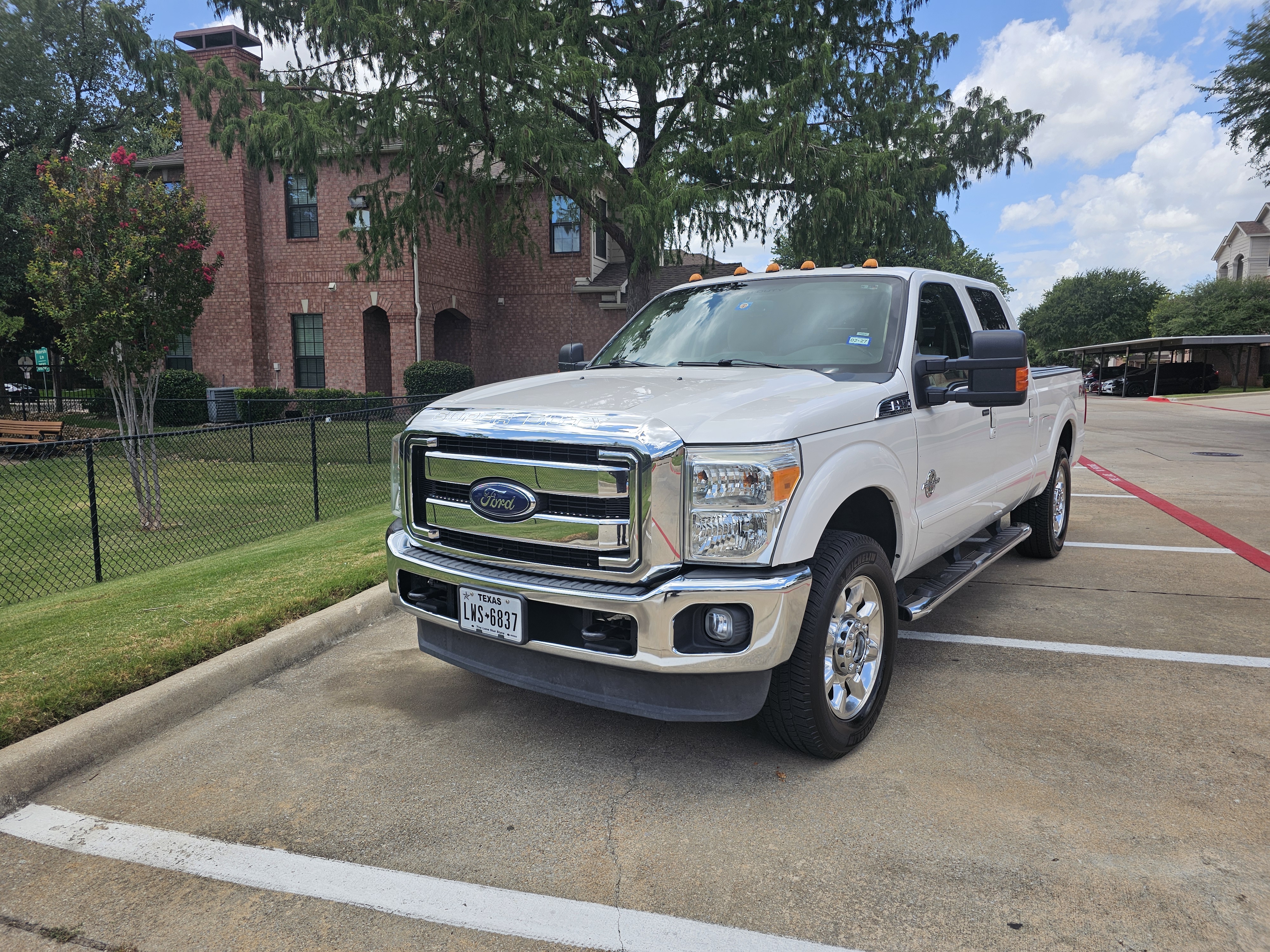 Used 2016 Ford F250 Lariat w/ Lariat Ultimate Package AWD/4WD image 2