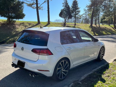 Used 2018 Volkswagen Golf 4-Door image 5