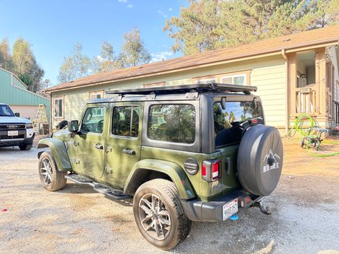 Used 2024 Jeep Wrangler Unlimited AWD/4WD image 5
