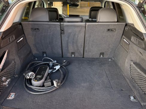 Used 2022 Audi Q5 e Premium w/ Convenience Package image 12