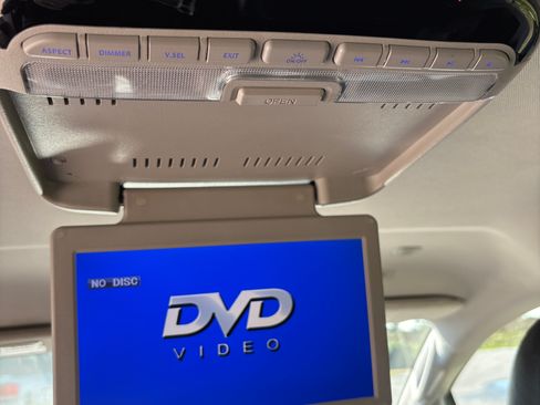 Used 2018 Chrysler Pacifica Touring-L image 17