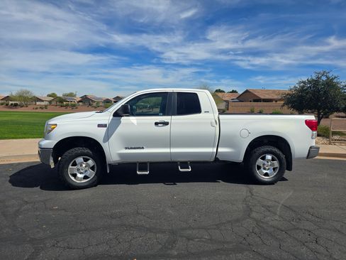 Used 2011 Toyota Tundra 4x4 Double Cab w/ TRD Off-Road Pkg image 2