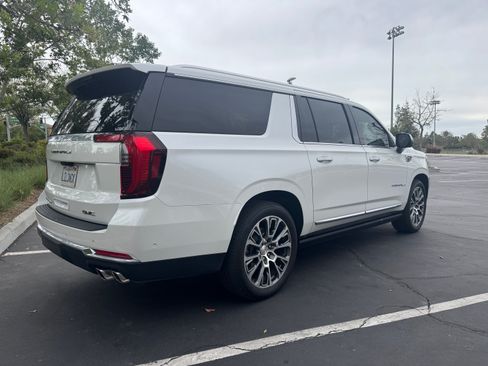 Used 2025 GMC Yukon XL Denali w/ Denali Reserve Package image 6