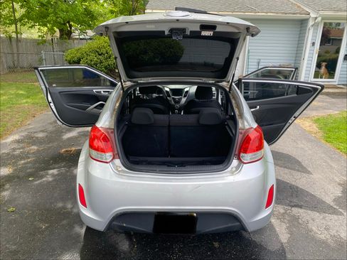 Used 2013 Hyundai Veloster FWD image 11