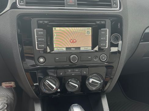 Used 2015 Volkswagen Jetta Sport image 13