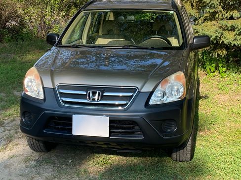 Used 2005 Honda CR-V LX image 2