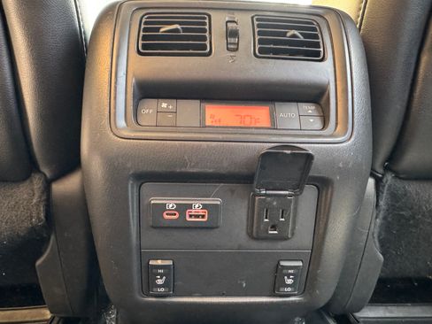 Used 2019 Nissan Pathfinder SL FWD image 19
