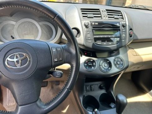 Used 2011 Toyota RAV4 Limited w/ Limited Extra Value Pkg FWD image 6