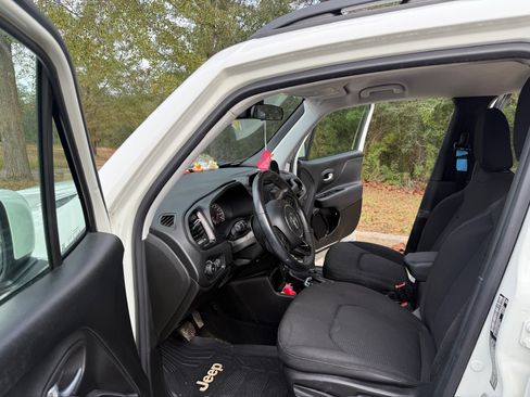 Used 2018 Jeep Renegade Altitude image 13