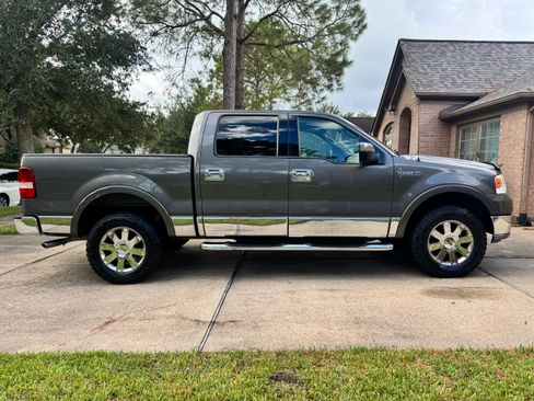 Used 2006 Lincoln Mark LT 4x4 image 2