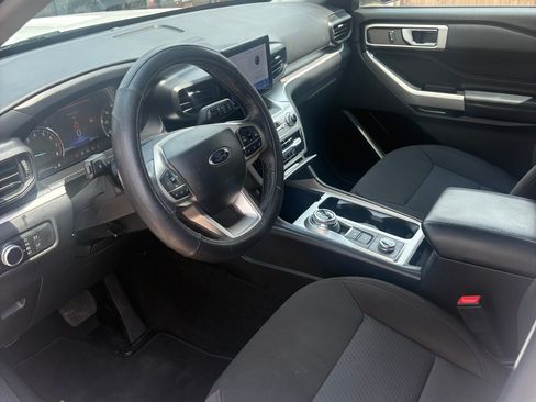 Used 2022 Ford Explorer XLT AWD/4WD image 8
