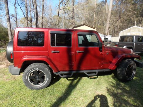Used 2012 Jeep Wrangler Unlimited Sahara image 4