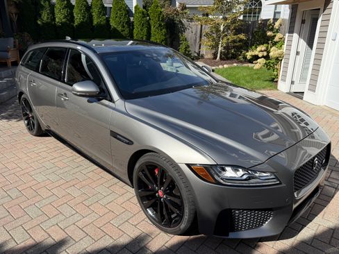 Used 2018 Jaguar XF S image 1