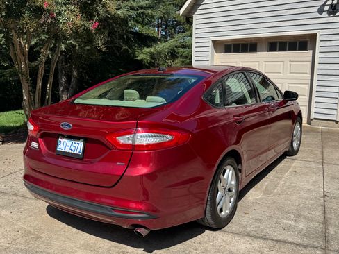 Used 2013 Ford Fusion SE FWD image 11