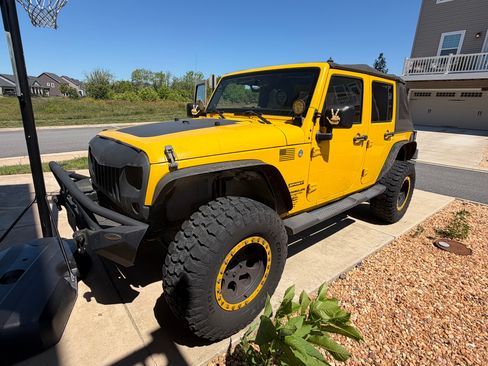 Used 2011 Jeep Wrangler Unlimited Sport AWD/4WD image 2