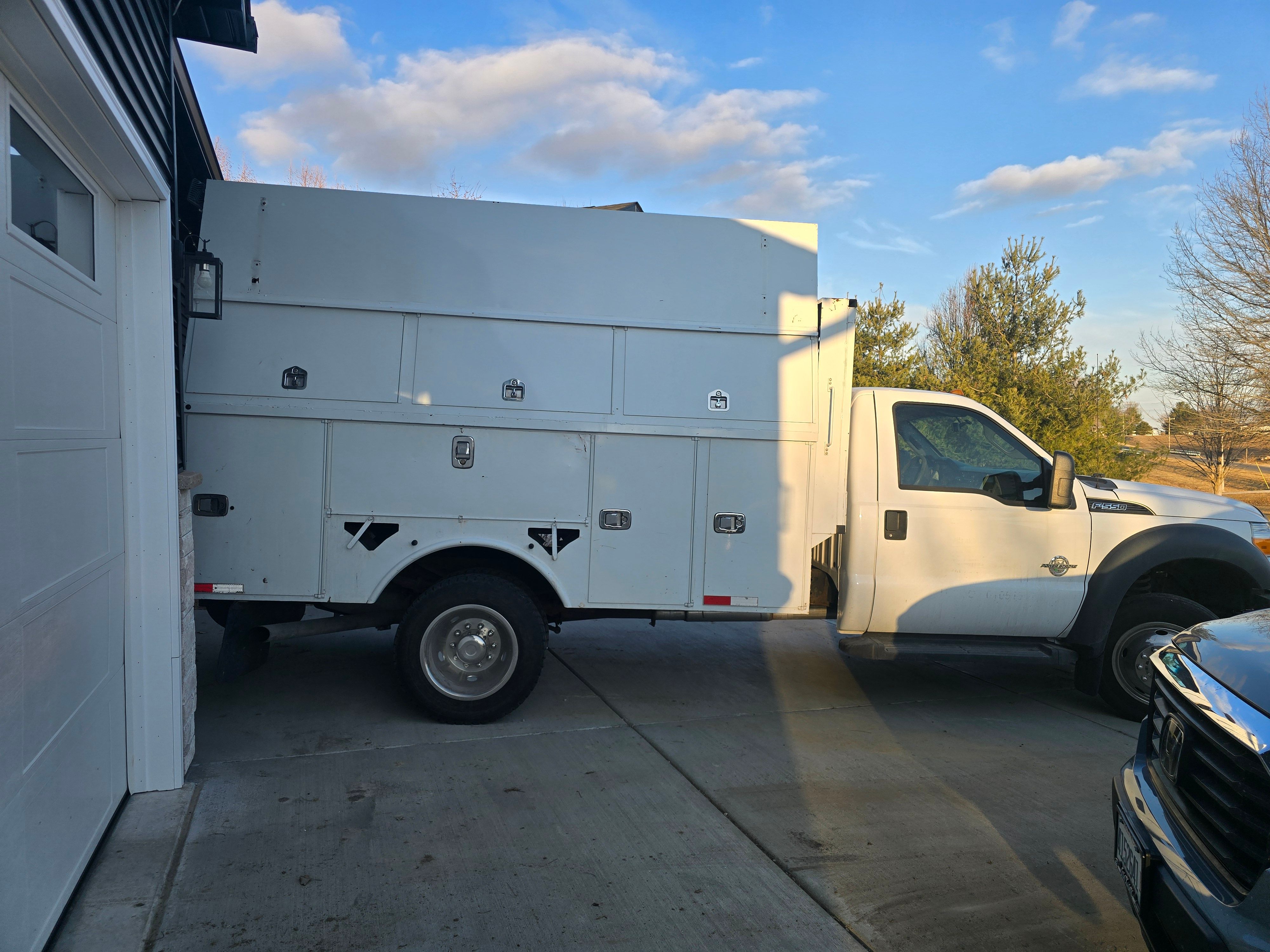Used 2016 Ford F550 2WD Regular Cab Super Duty image 1