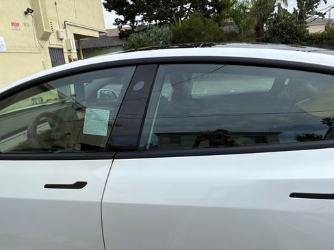 Used 2022 Tesla Model 3 Standard Range image 10