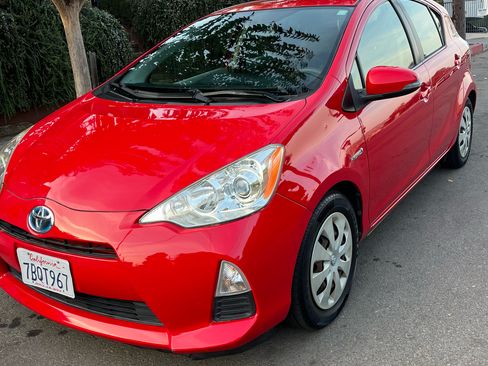 Used 2013 Toyota Prius C Two image 5