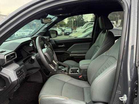 Used 2025 Toyota Tacoma 4x4 Double Cab Hybrid image 8