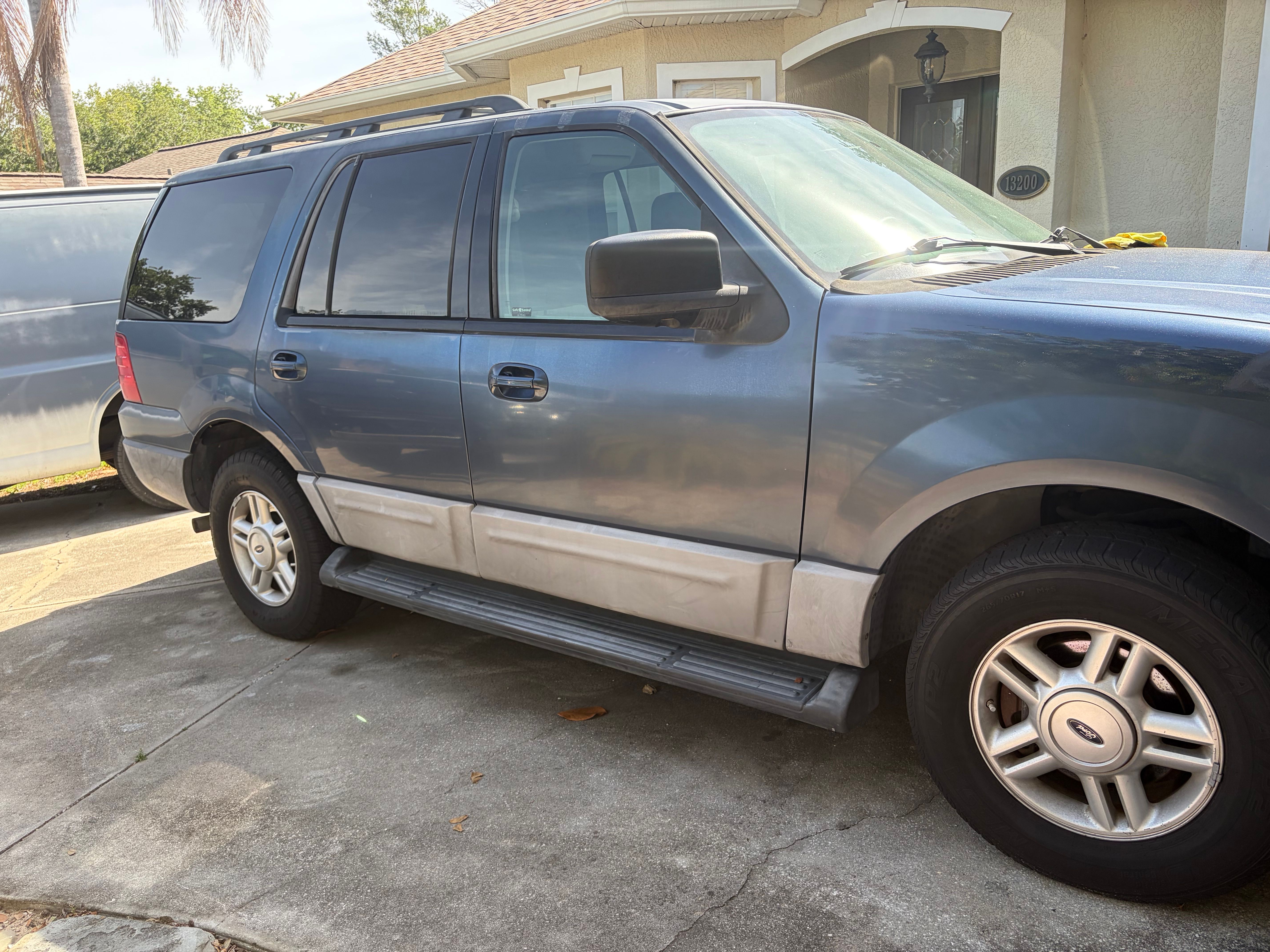 Used 2006 Ford Expedition XLT RWD image 2