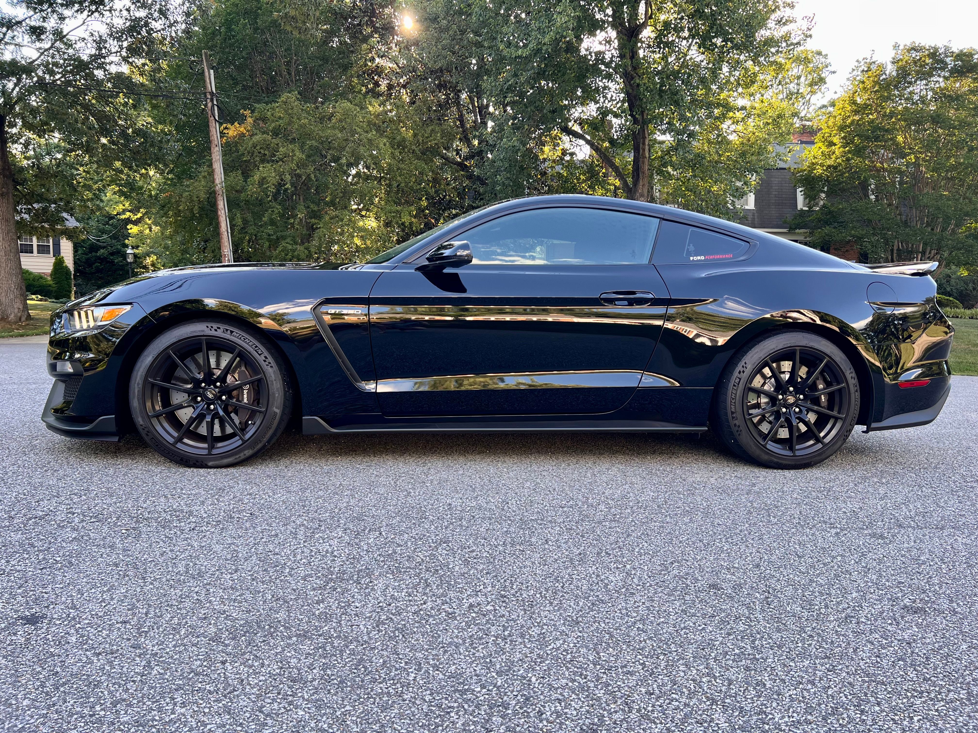 Used 2018 Ford Mustang Shelby GT350 w/ Electronics Package RWD image 2